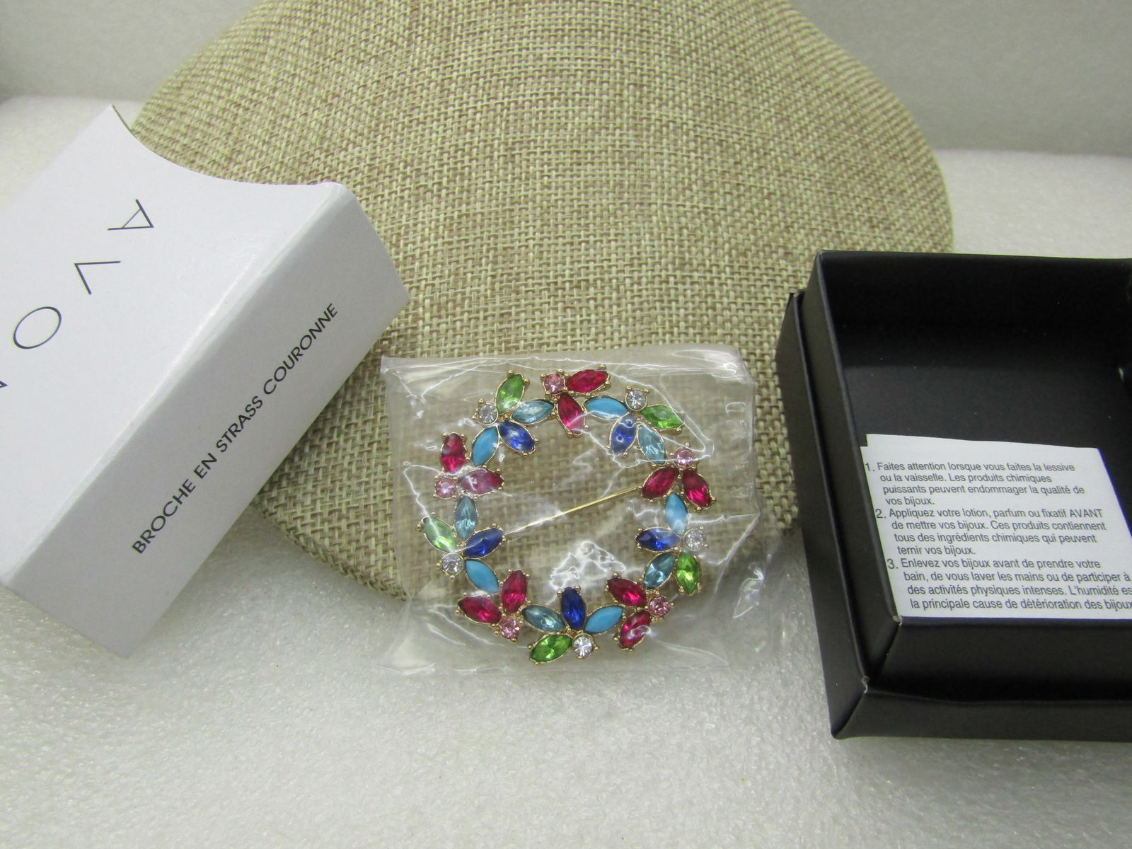 Avon Rhinestone Wreath Brooch, New in Box, Gold-Tone, Unopened - 5