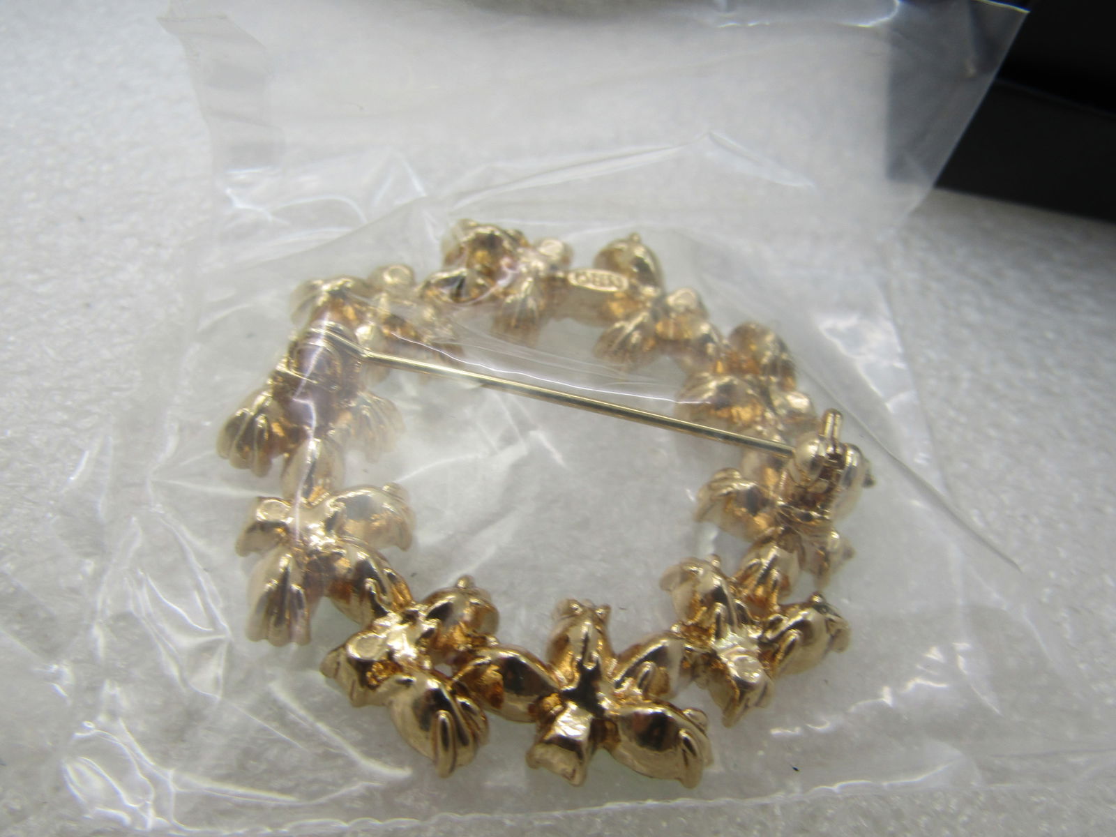 Avon Rhinestone Wreath Brooch, New in Box, Gold-Tone, Unopened - 7