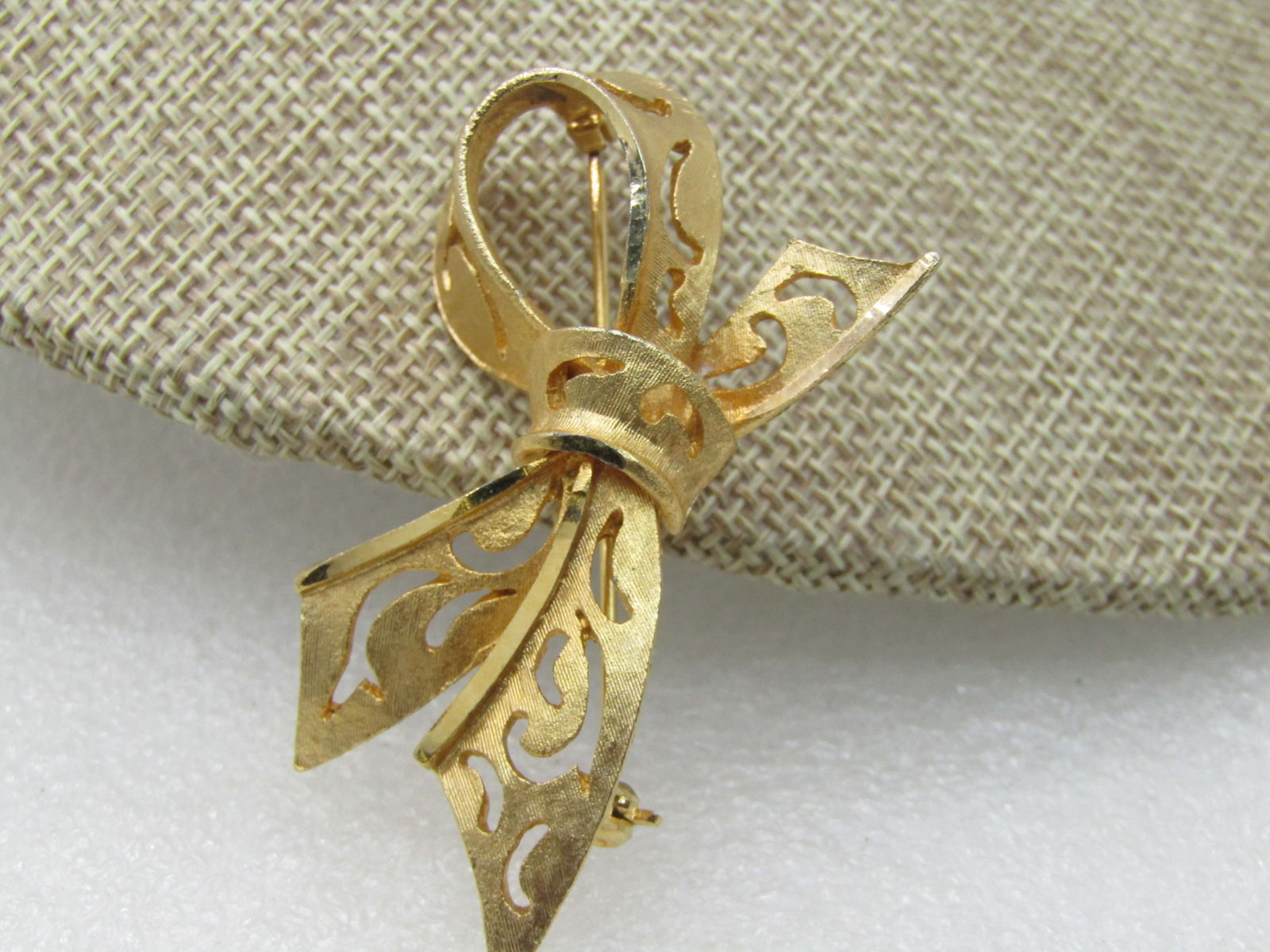 Vintage BSK Bow Brooch, Gold tone, 2.25", 1960's: Vintage BSK Bow Brooch, Gold tone, 2.25", 1960's, brushed finish, and smooth and shiny finish too, cut-out scrolled design. Great for Christmas and any time. Very good condition. (INV.WVTG.6 SS1974 J