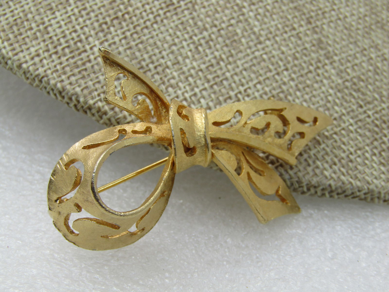 Vintage BSK Bow Brooch, Gold tone, 2.25", 1960's - 3