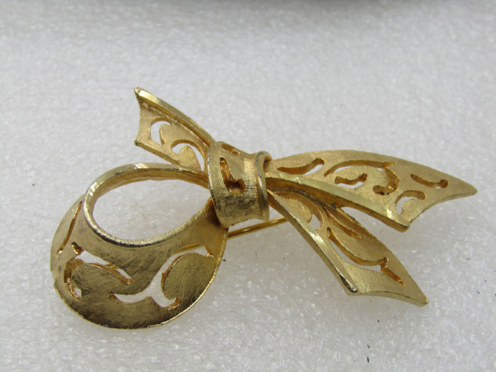 Vintage BSK Bow Brooch, Gold tone, 2.25", 1960's - 4