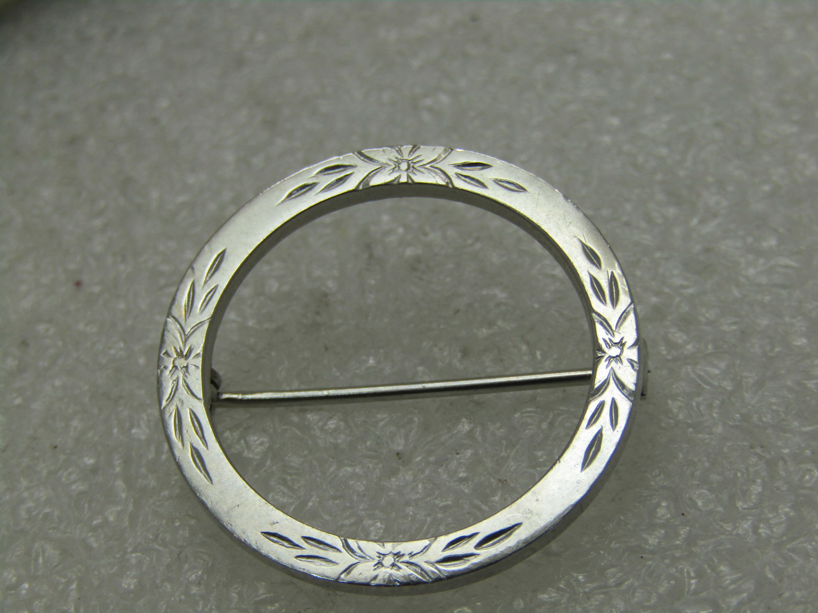 Vintage Floral Silver Plated Circle Brooch, 1". 1970's - 2