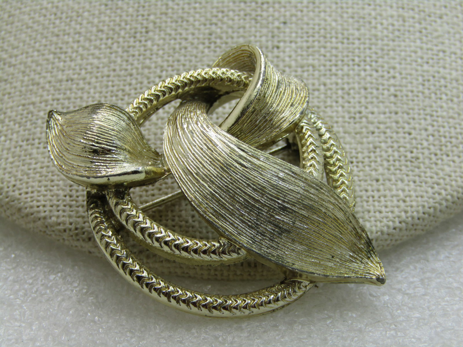 Vintage Lisner Cirle & Wrapped Brooch, Gold Tone, 2" - 2