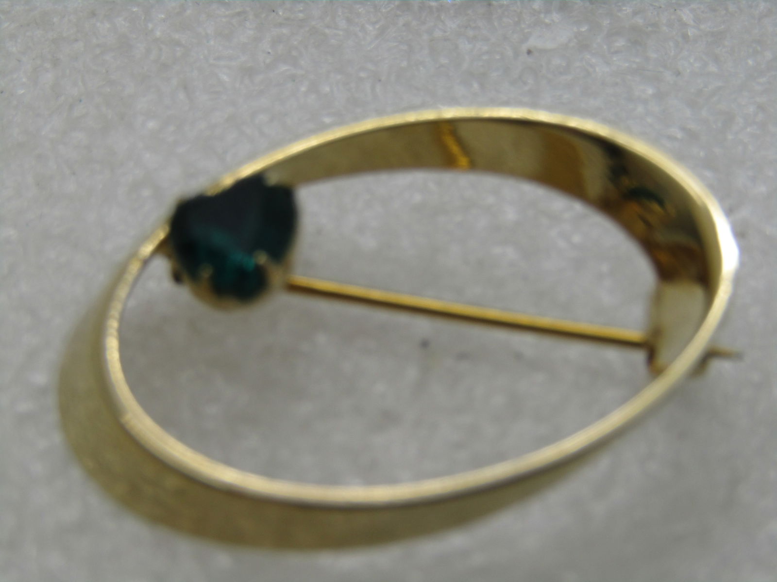 Vintage Angled Oval brooch Green Rhinestone Heart, 1.25", 1960's - 4