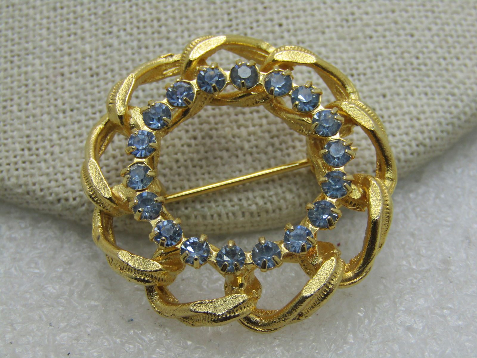 Vintage Blue Rhinestone Curb Link Circle Brooch, Gold Tone, 1.25", 1960's-1970's - 3