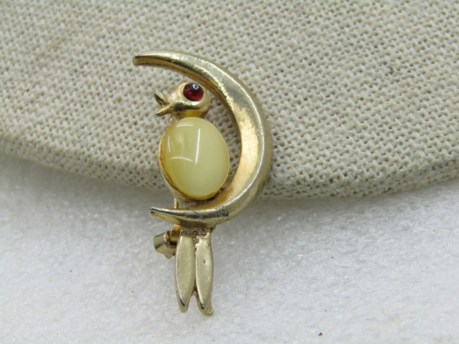 Vintage Moonstone Bird on Crescent Moon Brooch, Rhinestone Eye. Mid-Century` - 2