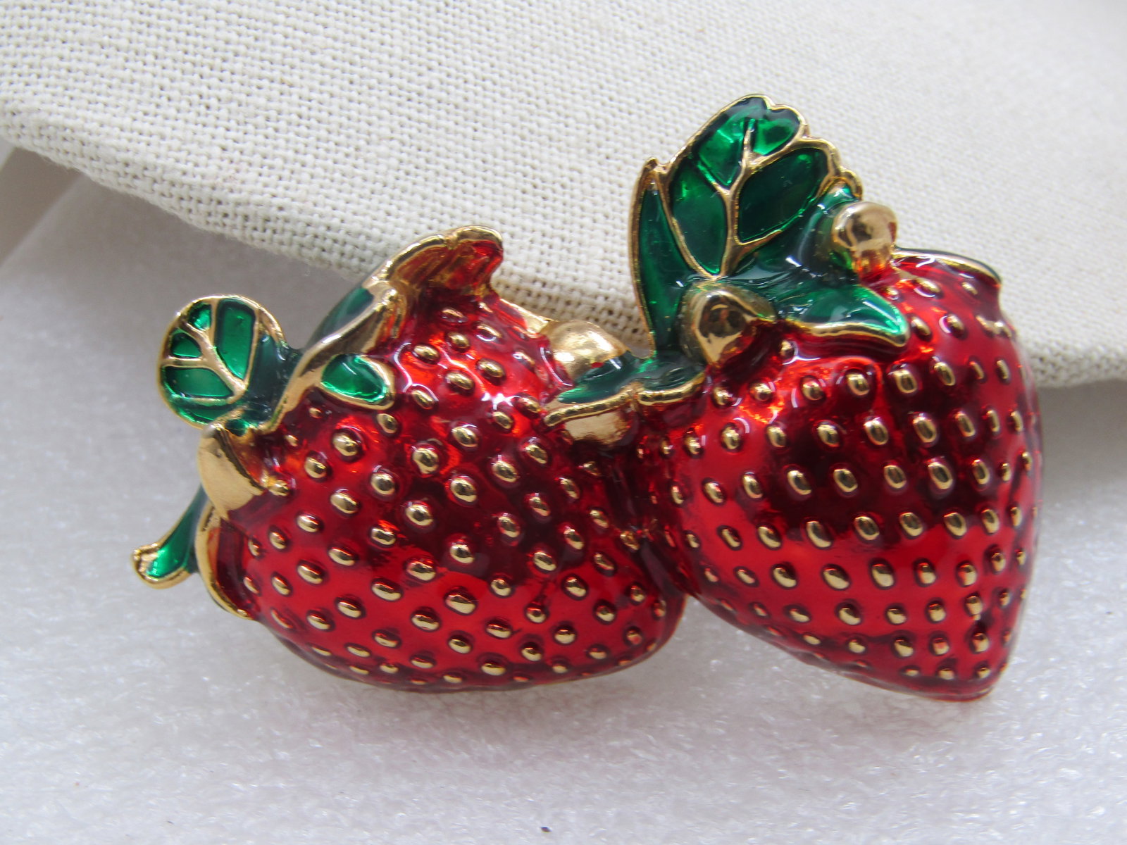 Red & Green Enameled Strawberry Brooch, 2.75" wide, Gold Tone: Red & Green Enameled Strawberry Brooch, 2.75" wide, Gold Tone and 1.75" tall. Very nice detail with gold raised seeds and veining on the leaves. Age is appx. 1980's. Very good condition. Like new. (IN