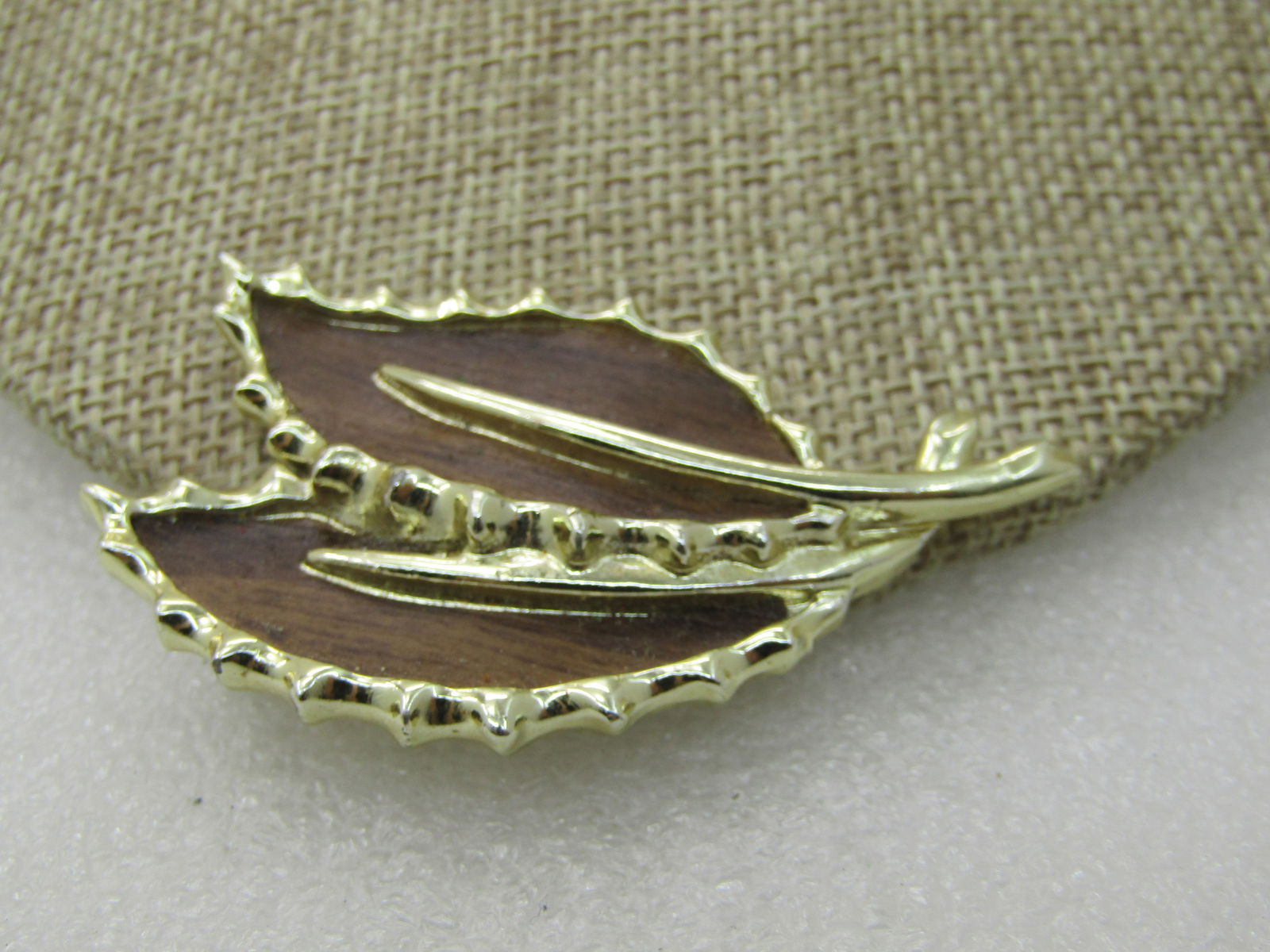 Vintage Sarah Coventry Woodgrain Leaf Brooch, 2.5", 1960's-1970's - 4