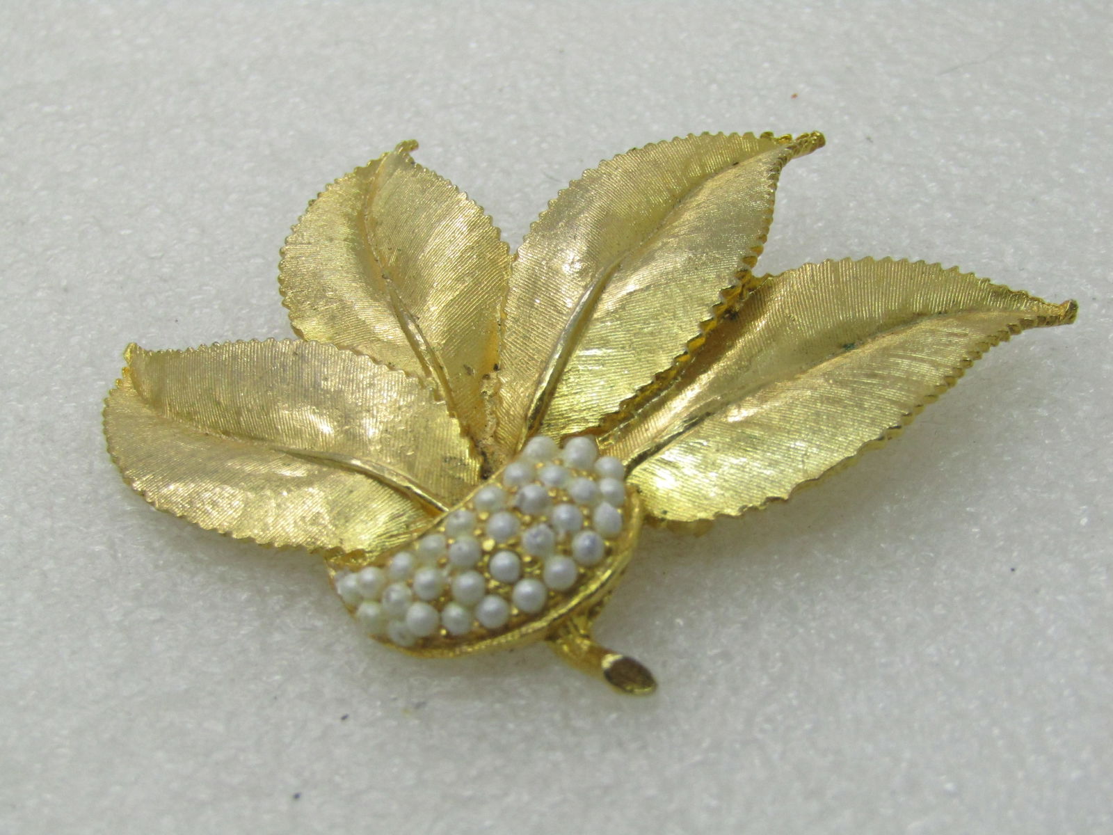 Vintage Gold Tone Leaf & Faux Pearl Brooch, 1960's - 4