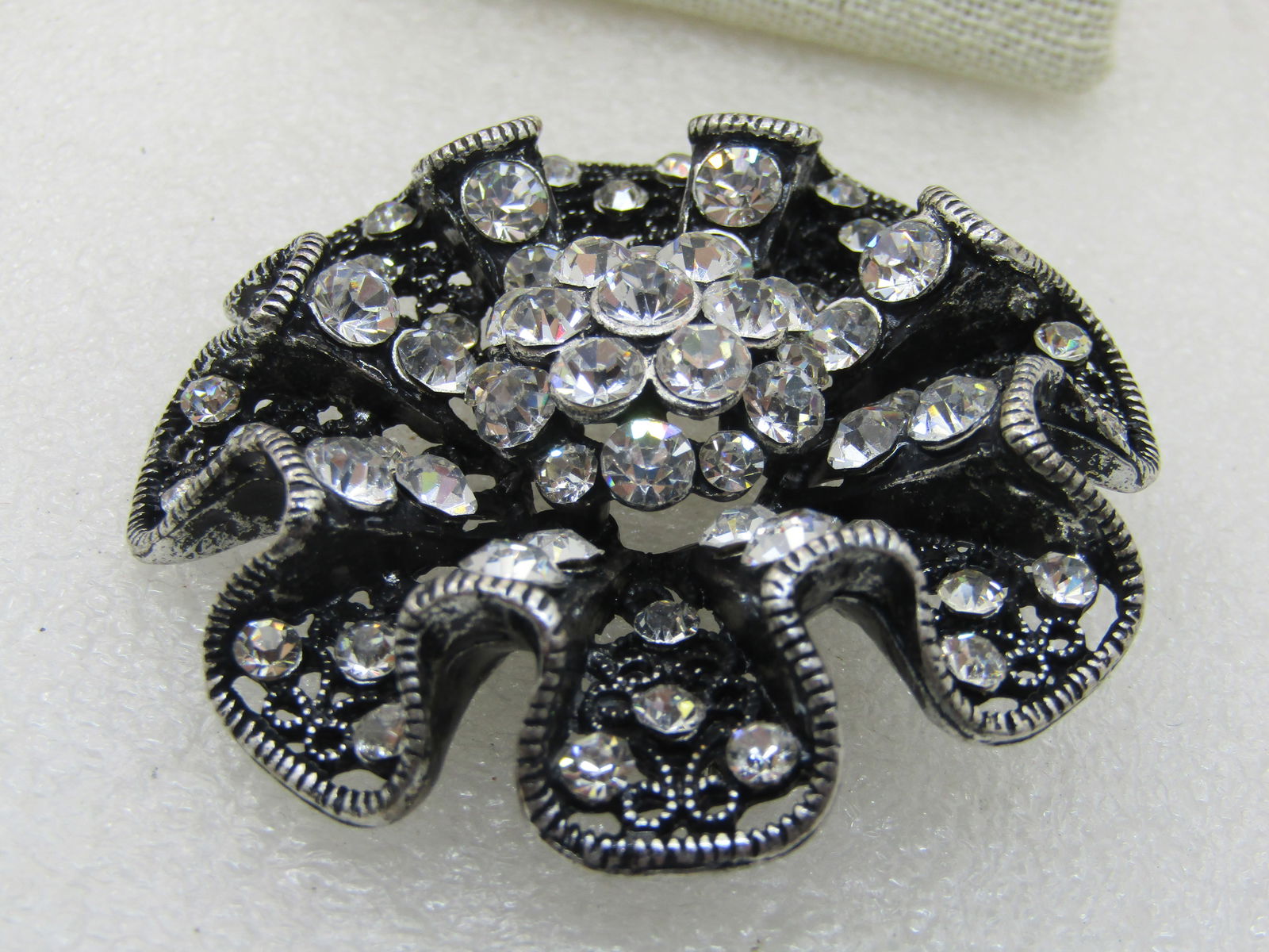 Vintage Rhinestone Filigree Lacy Brooch, Black Washed Metal, 1980's. - 5