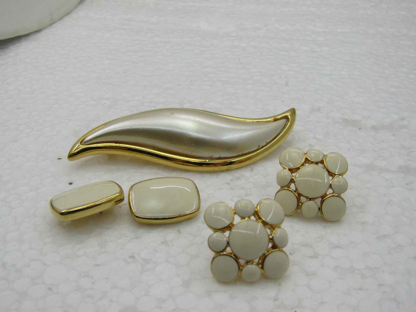 Vintage Napier Faux Pearl Brooch, Piereced Earrings with Extra Earrings, Gold Tone - 7