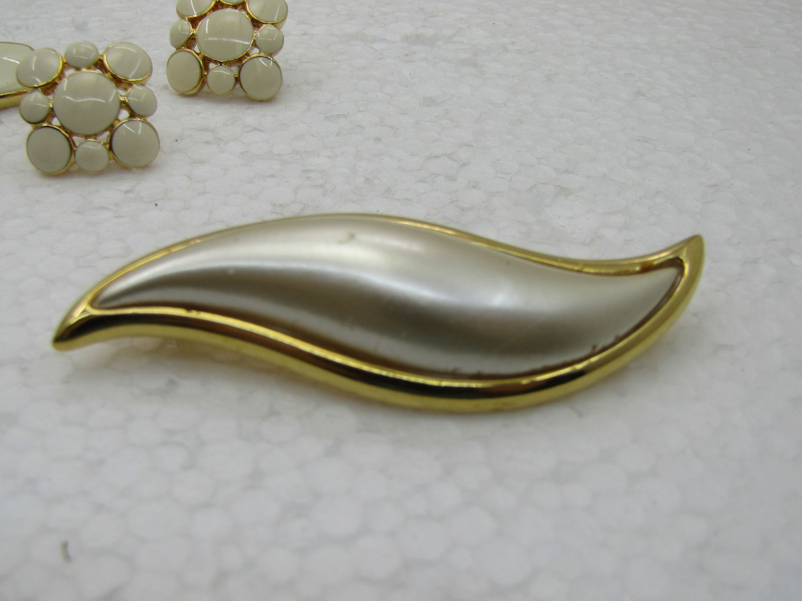 Vintage Napier Faux Pearl Brooch, Piereced Earrings with Extra Earrings, Gold Tone - 8