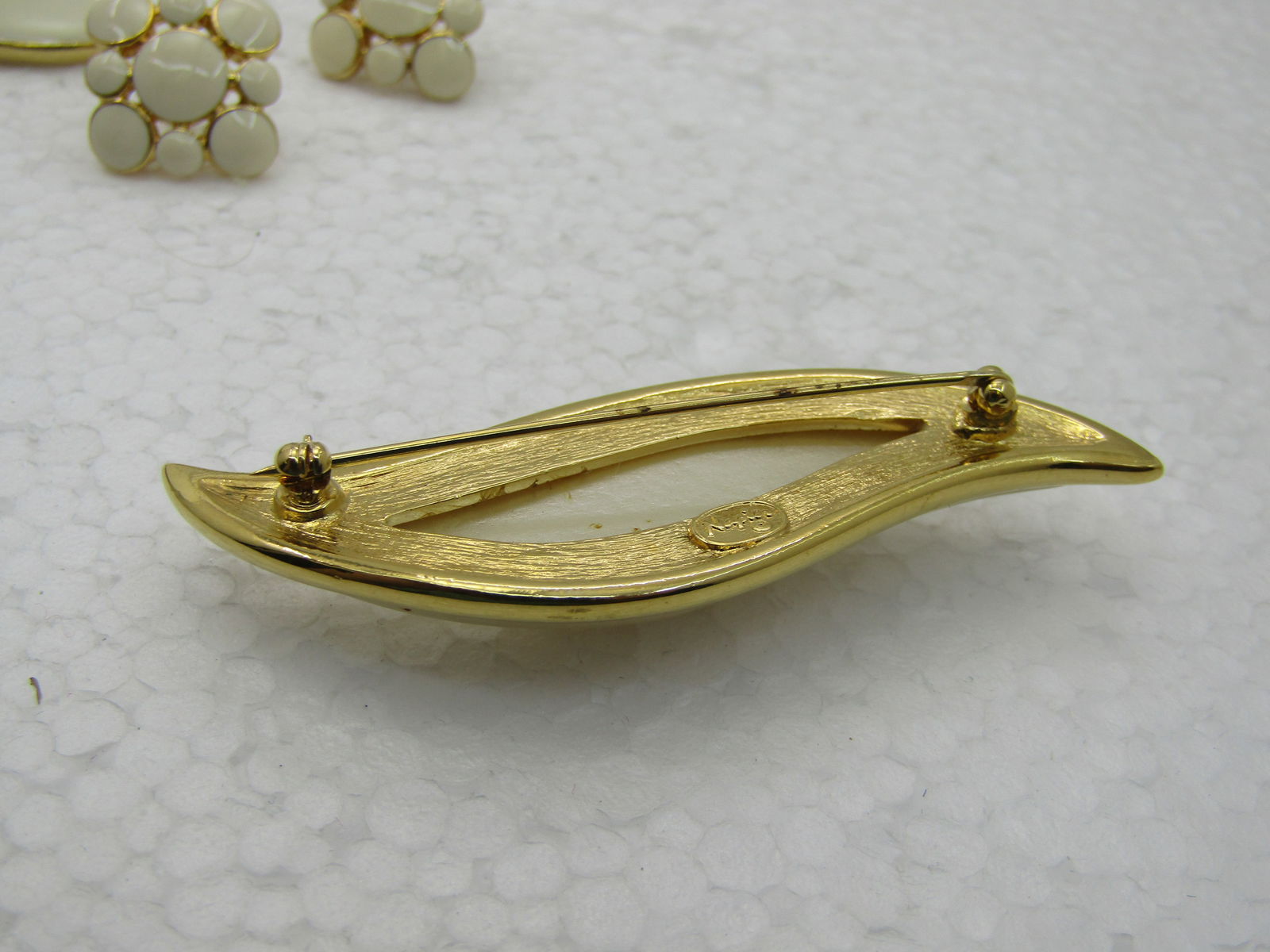 Vintage Napier Faux Pearl Brooch, Piereced Earrings with Extra Earrings, Gold Tone - 9