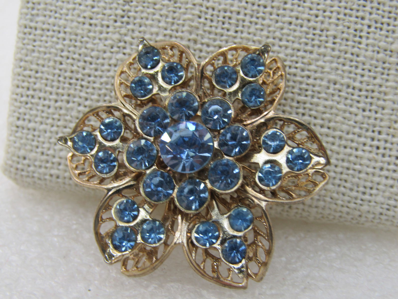 Vintage Blue Tiered Blossom Brooch, Filigree, 1950's-1960's - 3