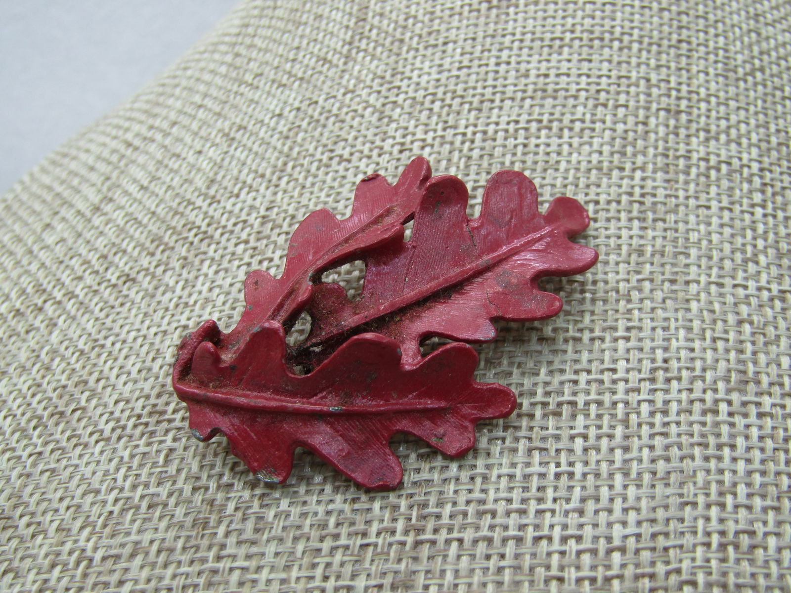 Vintage Enameled Fall Oak Leaves Brooch, Mid-Century, 2" by 1.25'", triple leaves overlapping. - 3