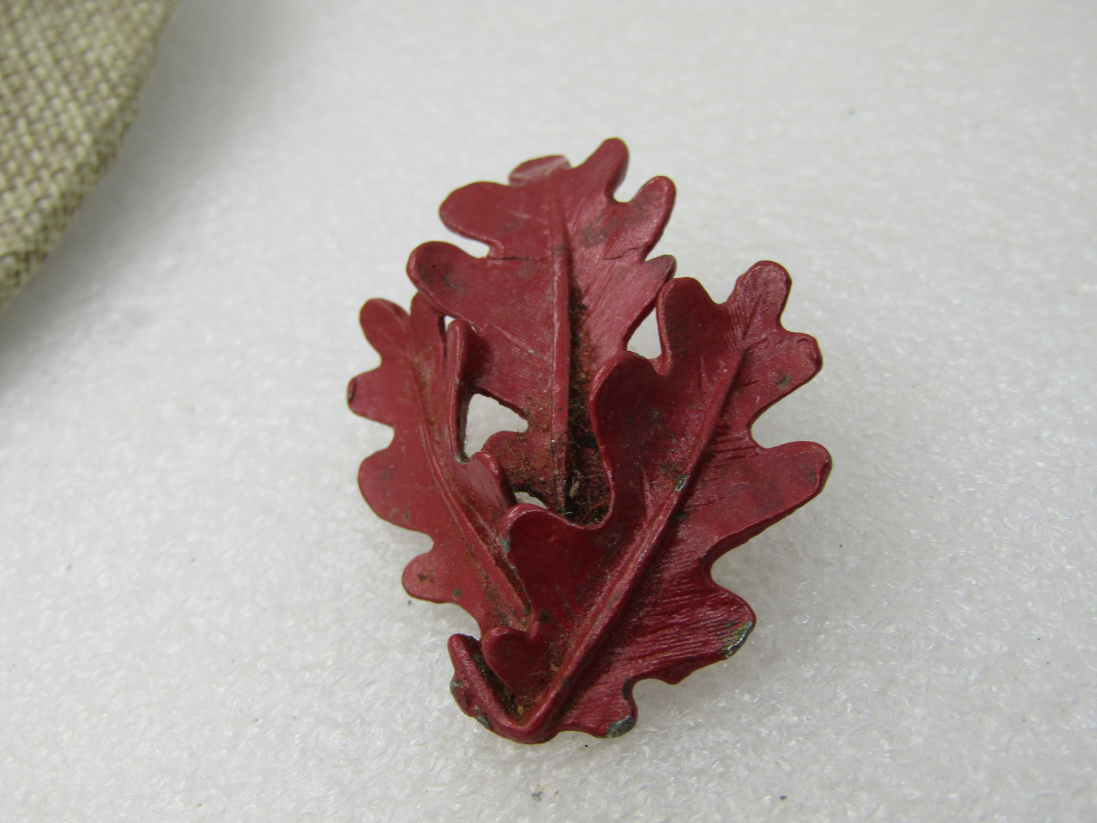 Vintage Enameled Fall Oak Leaves Brooch, Mid-Century, 2" by 1.25'", triple leaves overlapping. - 5
