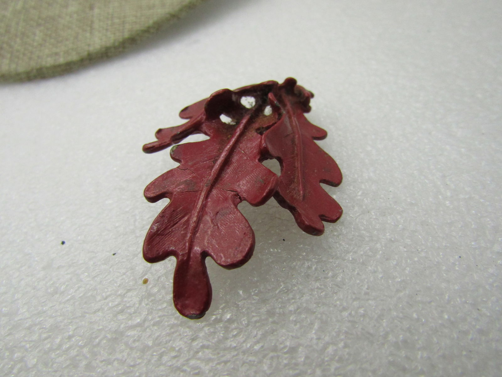 Vintage Enameled Fall Oak Leaves Brooch, Mid-Century, 2" by 1.25'", triple leaves overlapping. - 6
