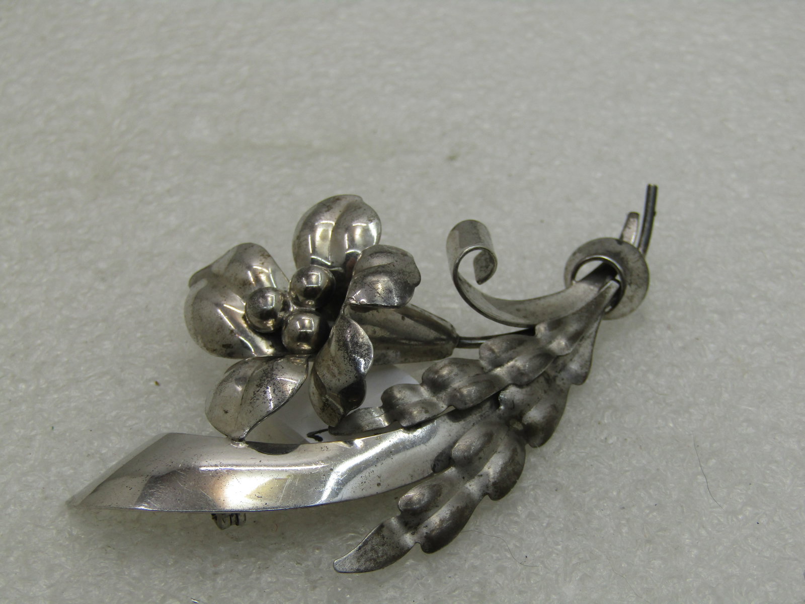 Vintage Sterling Silver Floral Brooch, Signed CA (Carl Art) Sterling, 1940's-1950's: Vintage Sterling Silver Floral Brooch, Signed CA (Carl Art) Sterling, 1940's-1950's. Appx. 10.40 gr. 3" tall and 1.75" wide. It has smooth and satin finish with wavy leaf stems, curled smooth stem