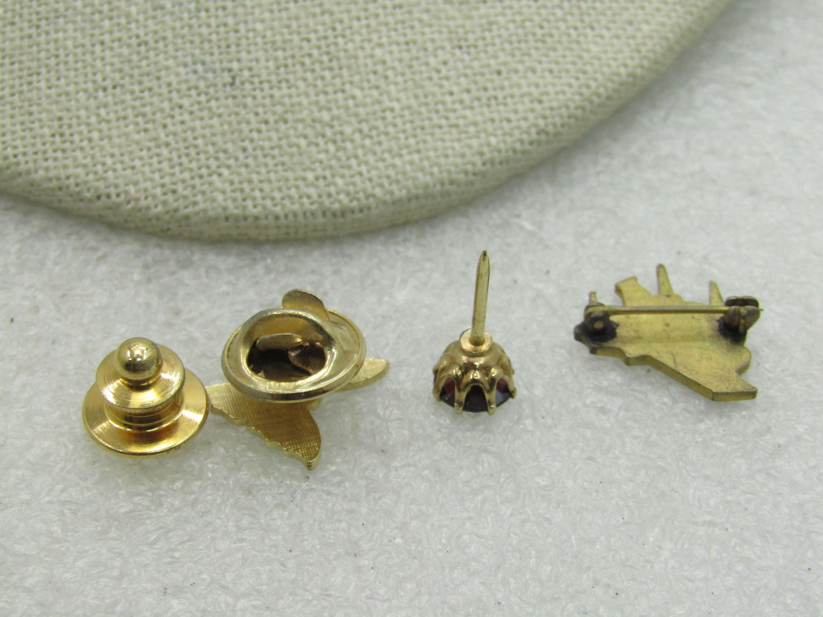 3 Pins/Tacs, Inlaid Butterfly, Piano, Red Stud, Gold Tone, 1960's-1980's - 7
