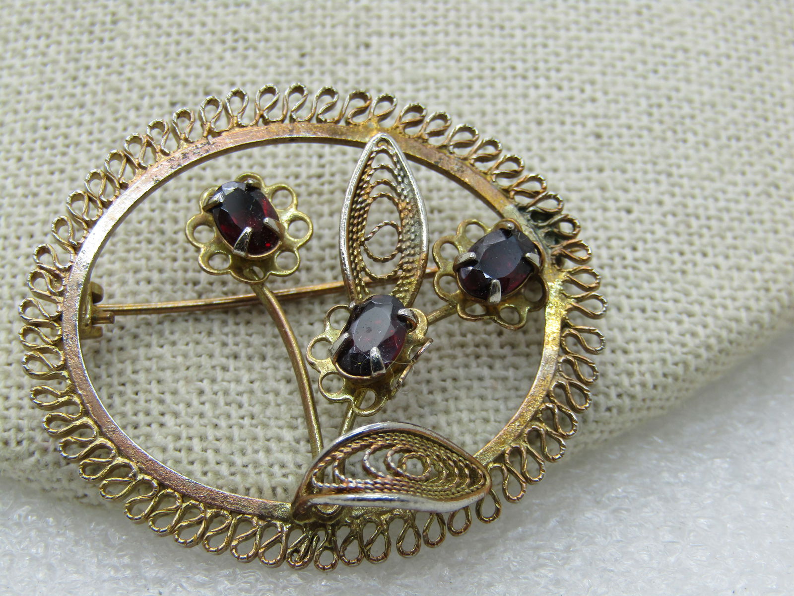 Vintage Filigree Purple Rhinestone Floral Brooch, 1960's, Oval, 1.5": Vintage Filigree Purple Rhinestone Floral Brooch, 1960's, Oval, 1.5"and appx, 1.1-/8" tall. Not signed by the maker. Good to very good condition. (INV. W.2.7-2015.6 SS2582 Reserve: $30.00 Shipping: Do