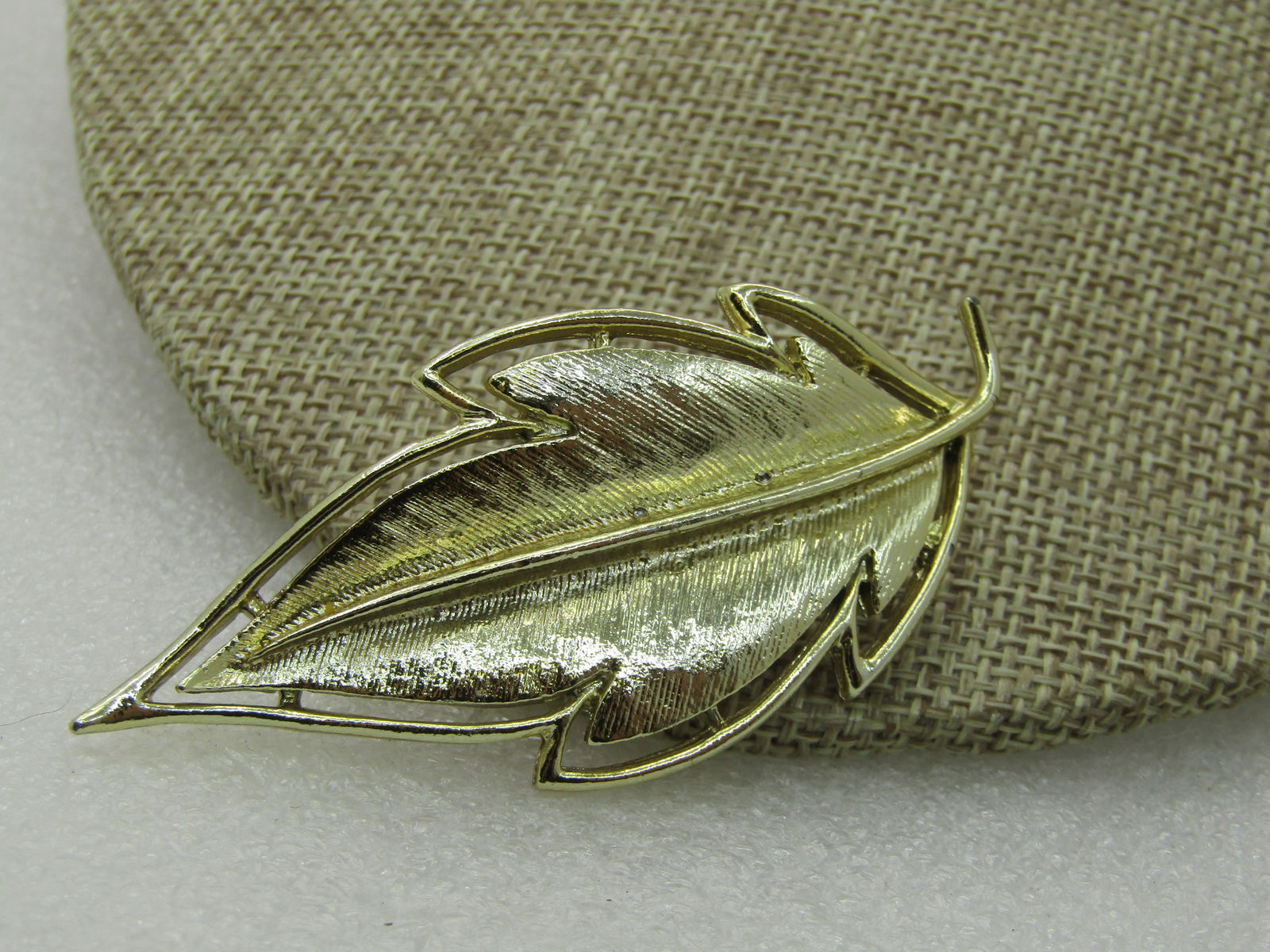 Vintage 1960's Leaf Brooch, Gold Tone, 2.75", Open Framing (1 of 6)
