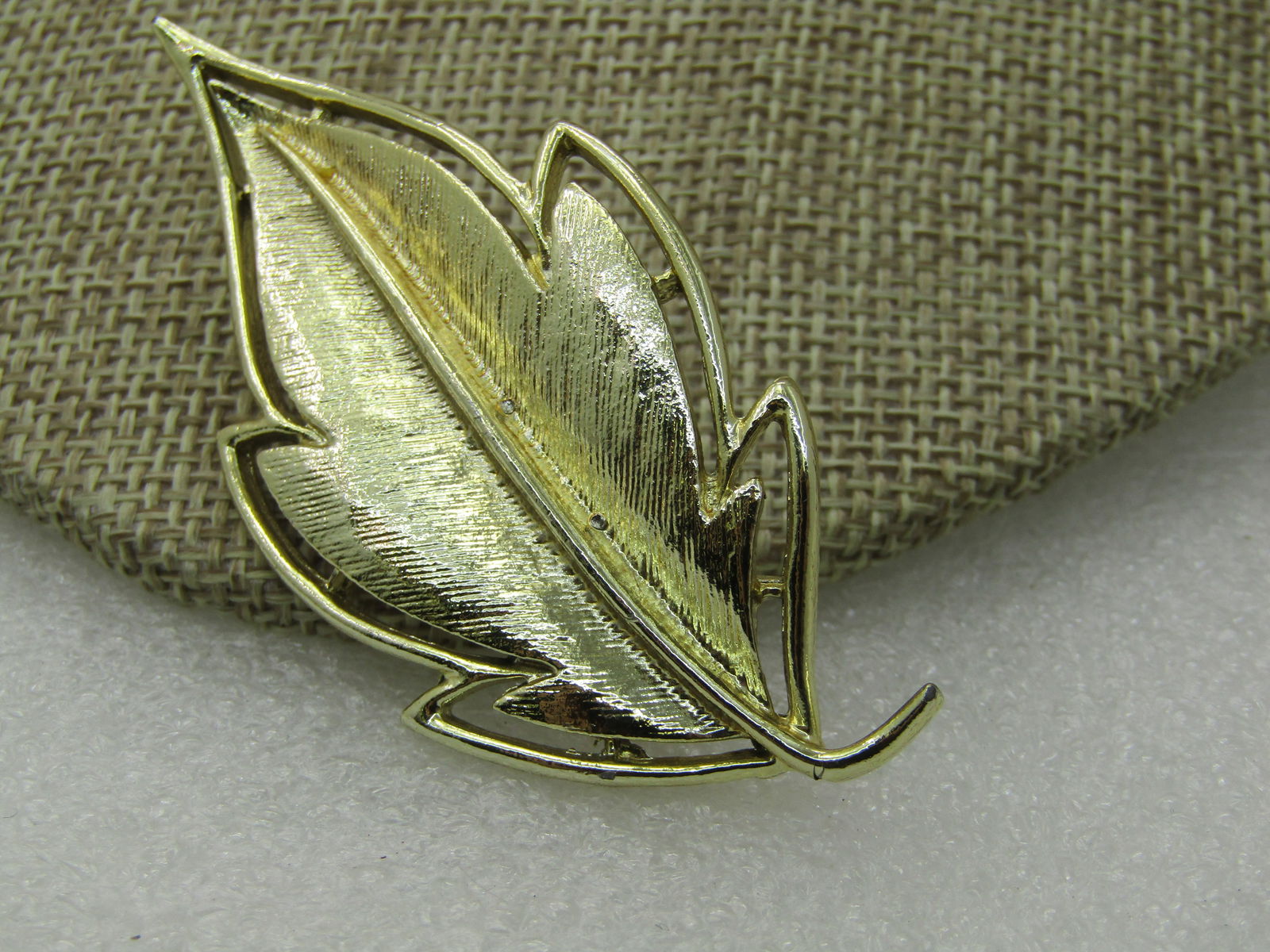 Vintage 1960's Leaf Brooch, Gold Tone, 2.75", Open Framing - 3