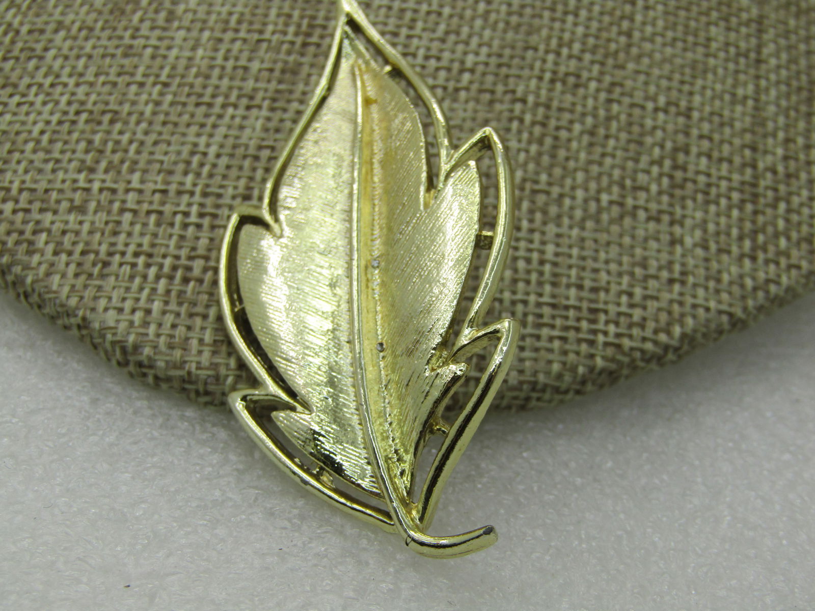 Vintage 1960's Leaf Brooch, Gold Tone, 2.75", Open Framing - 4