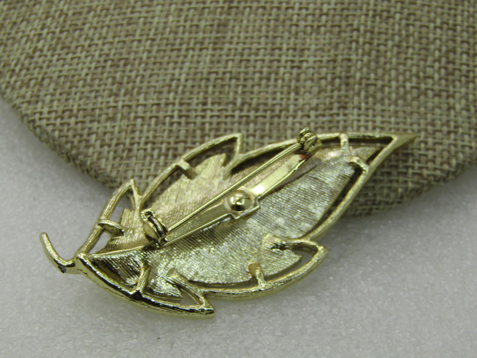 Vintage 1960's Leaf Brooch, Gold Tone, 2.75", Open Framing - 6