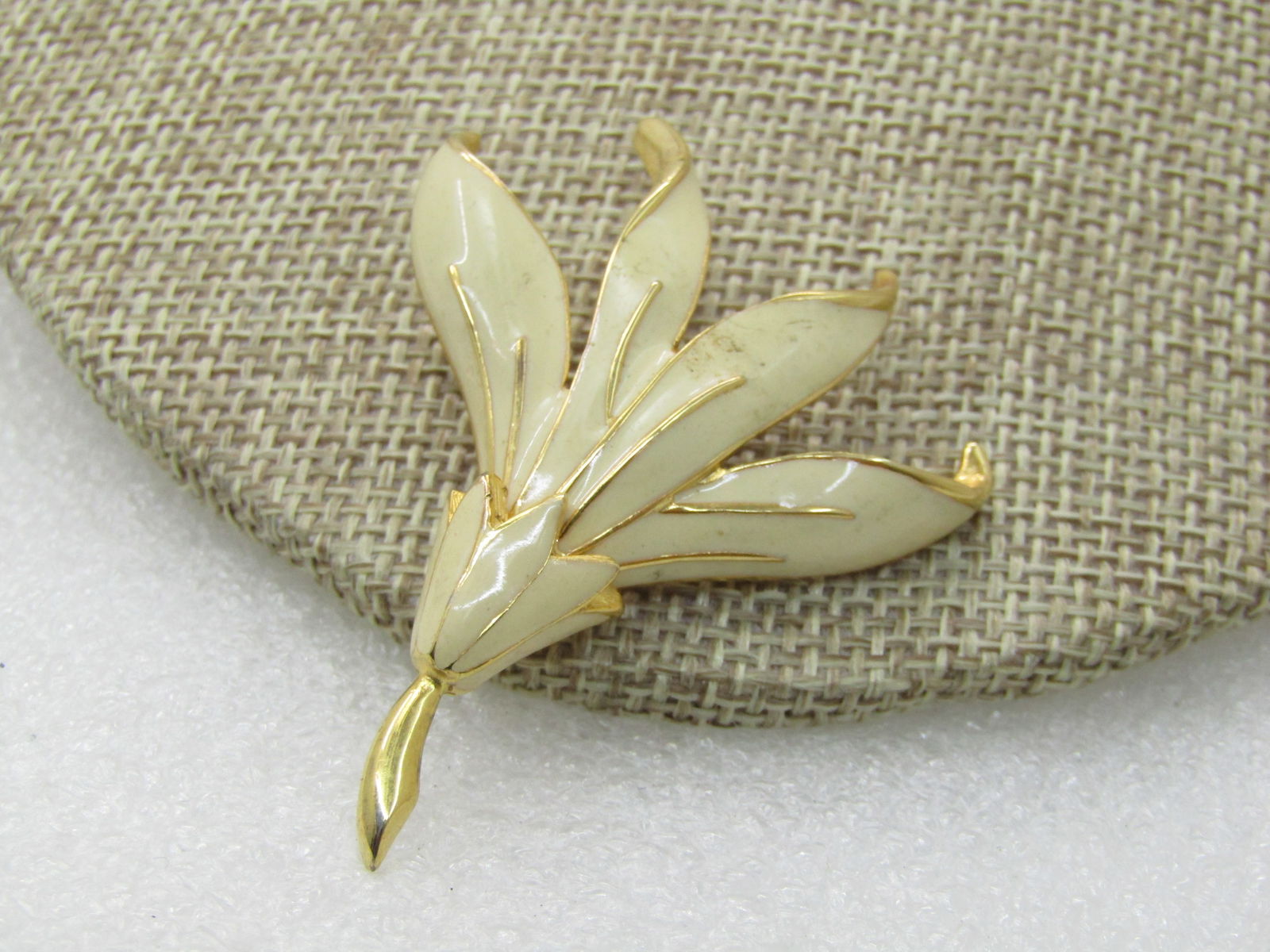 Vintage Monet Leaf Cluster Brooch, Tan Enameled, 2": Vintage Monet Leaf Cluster Brooch, Tan Enameled, 2" by 1.75". 1960s-1970's A cluster of tan enameled leaf-like blades in a tulip-like end cap, gold tone stem and accents. Signed Money, very good condi