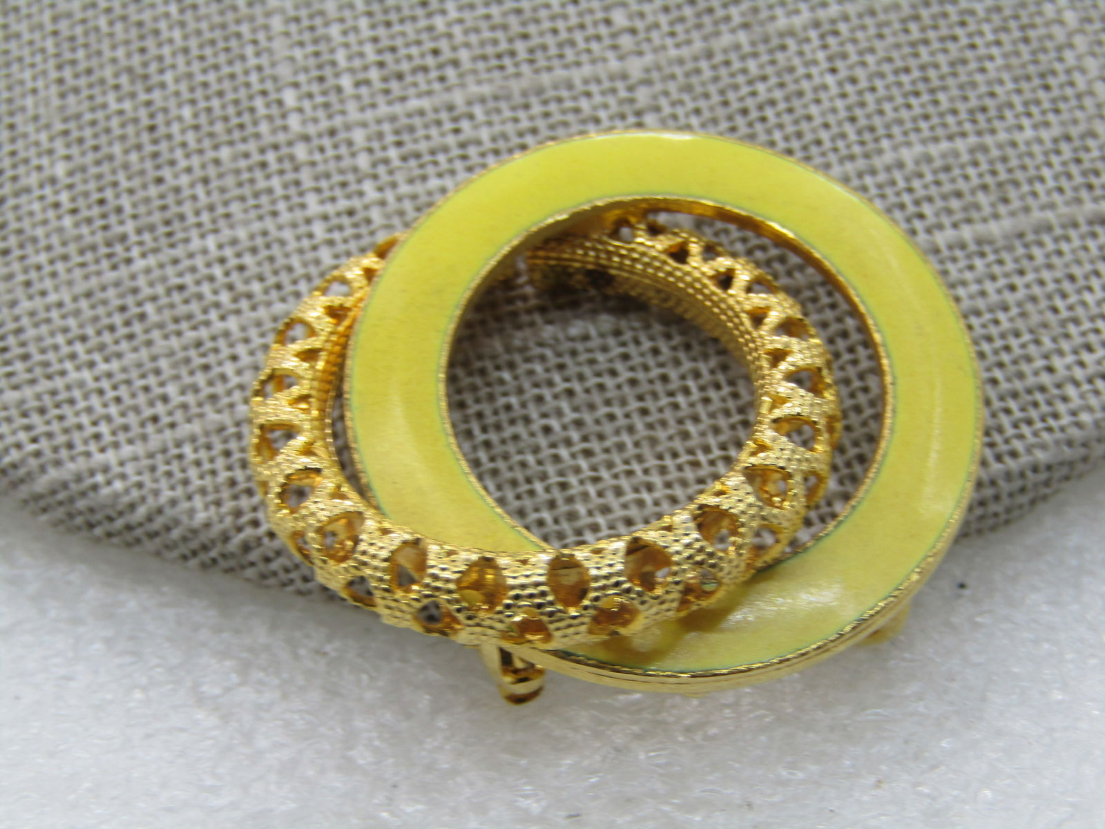Vintage Yellow Enameled Filigree Circle Brooch, 1.25" - 4