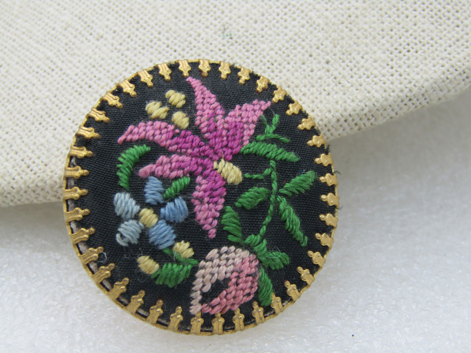 Vintage Black Floral Needlepoint Cameo Brooch , 1.5" Round - 2