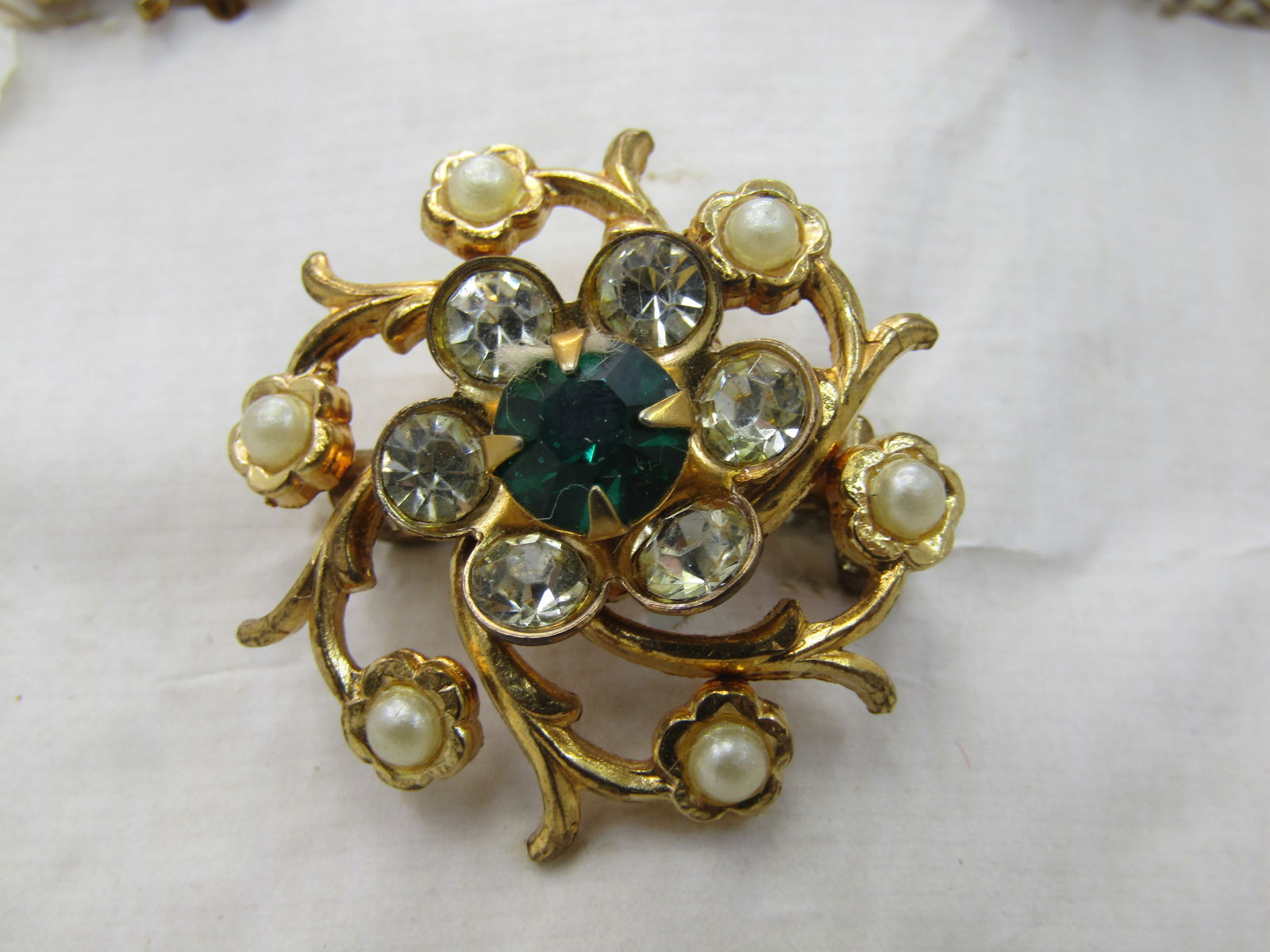 Vintage Charmcraft Brooch & Earrings Set, Screwback, Vintage New on Card - 4