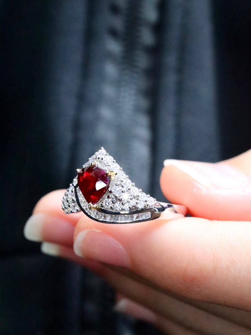 18K Gold Untreated Ruby Ring with 0.82ct Ruby and 0.088ct Diamonds - 2