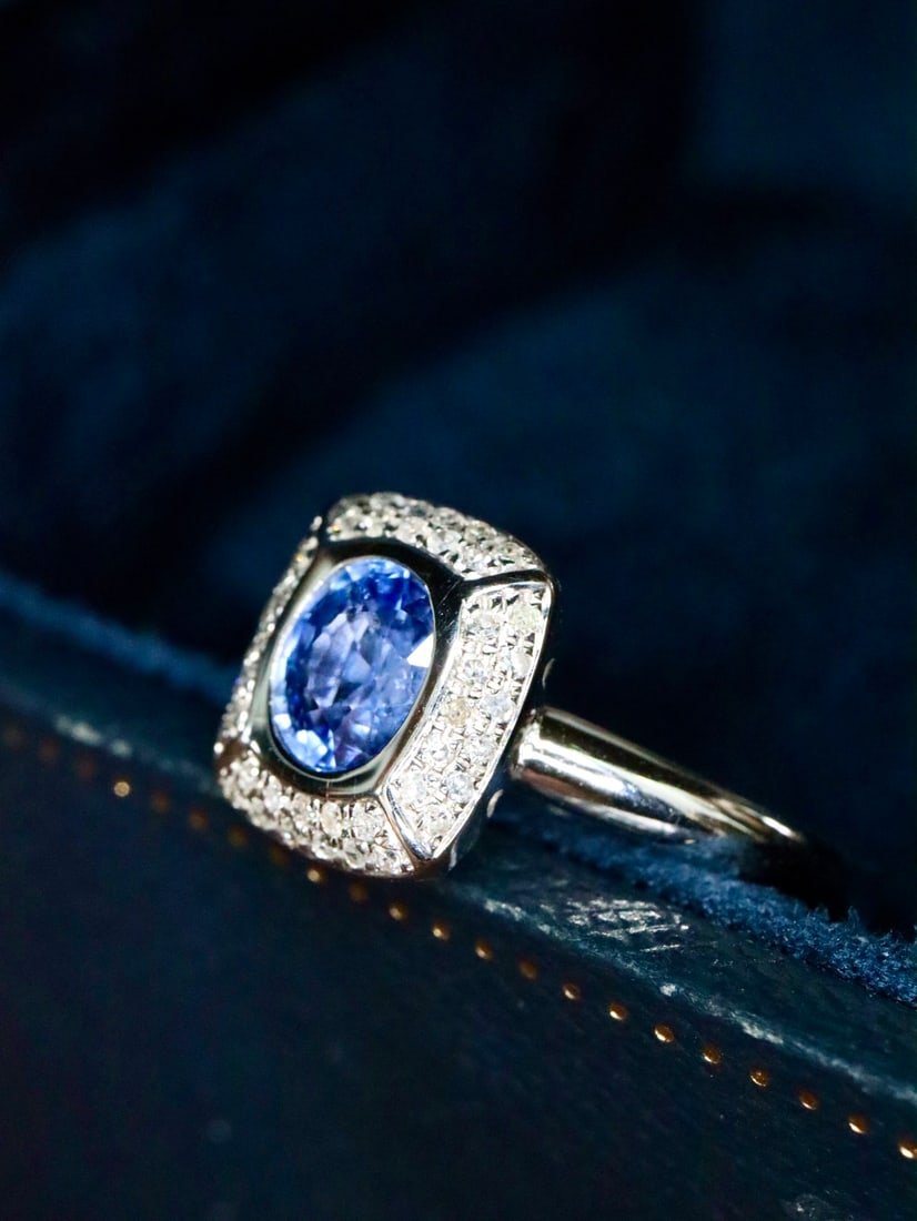 18K Gold Sapphire Ring with 1.05ct Sapphire and 0.176ct Diamonds - 2