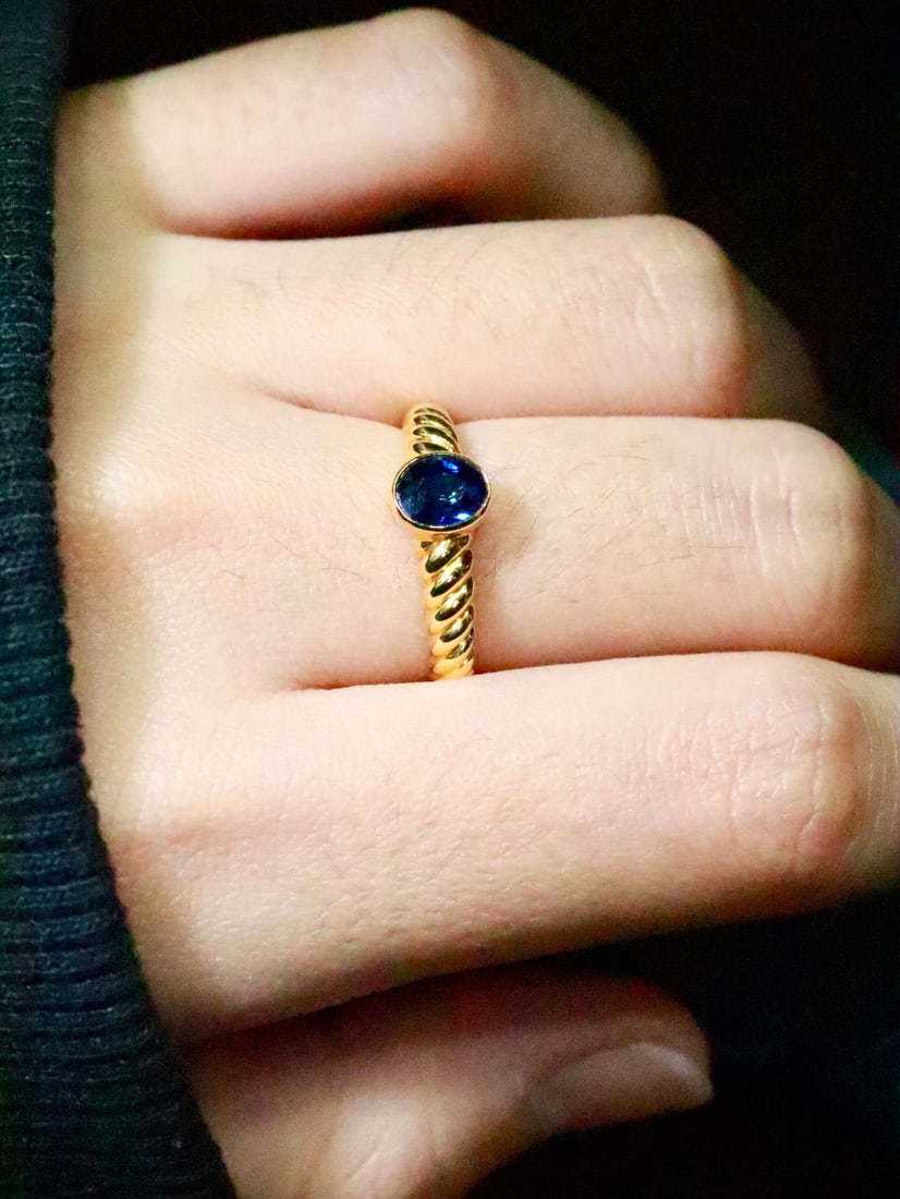 18K Gold Sapphire Ring with 0.70ct Royal Blue Sapphire - 2