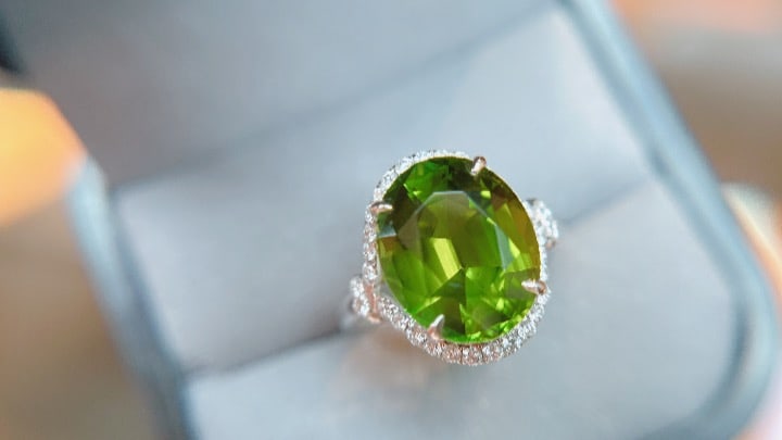 18K Gold Tourmaline Ring with Diamonds, Total 3.53g, 5.53ct Tourmaline - 3