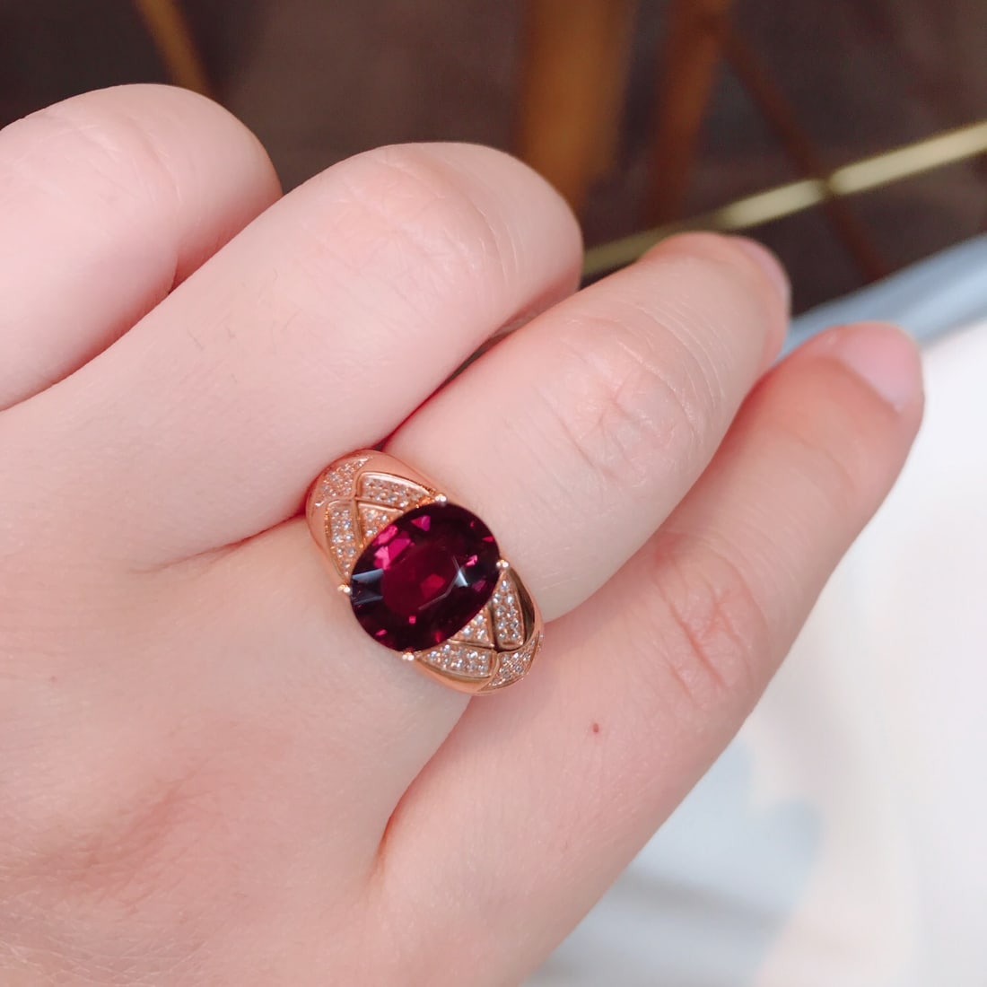 18K Gold Tourmaline Ring with Diamonds, Total 4.68g, 2.9ct Tourmaline: Title: 18K Gold Tourmaline Ring with Diamonds, Total 4.68g, 2.9ct Tourmaline Description: Elegant 18K gold ring featuring a natural tourmaline centerpiece (2.9 carats) accented with 68 brilliant-cut