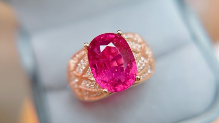 18K Gold Rubellite Tourmaline Ring with Diamonds, Total 6.31g, 5.45ct Rubellite - 3