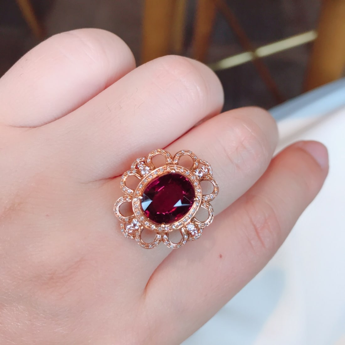 18K Gold Tourmaline Ring with Diamonds and Blue Sapphires, Total 4.35g, 3.3ct Tourmaline: Title: 18K Gold Tourmaline Ring with Diamonds and Blue Sapphires, Total 4.35g, 3.3ct Tourmaline Description: Elegant 18K gold ring featuring a natural tourmaline centerpiece (3.3 carats) accented