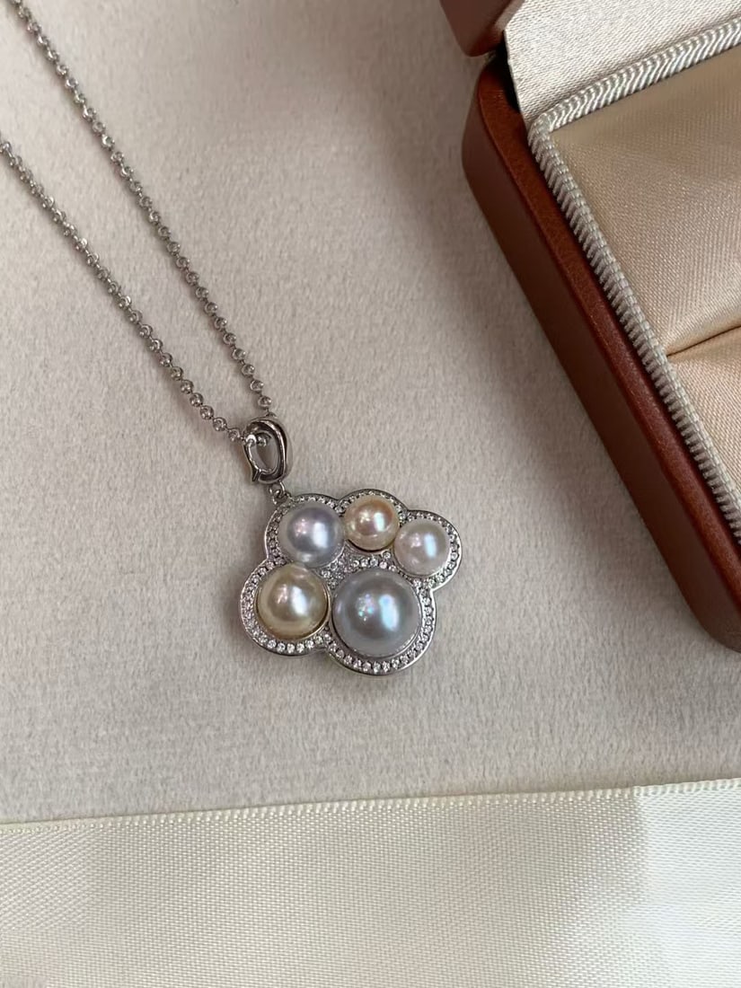 Cat Paw Pendant with 5-9mm Multicolor South Sea Akoya Pearls, S925 Silver: Title: Cat Paw Pendant with 5-9mm Multicolor South Sea Akoya Pearls, S925 Silver Description: Adorable cat paw-shaped pendant featuring 5-9mm multicolor South Sea Akoya pearls. Pearls are near-round,