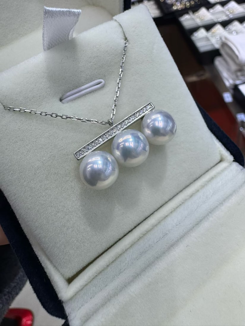 Three-Pearl Balance Bar Necklace with 8-9mm Aurora Freshwater Pearls, Sterling Silver: Title: Three-Pearl Balance Bar Necklace with 8-9mm Aurora Freshwater Pearls, Sterling Silver Description: Elegant balance bar necklace featuring three 8-9mm aurora freshwater pearls. Pearls are near-r