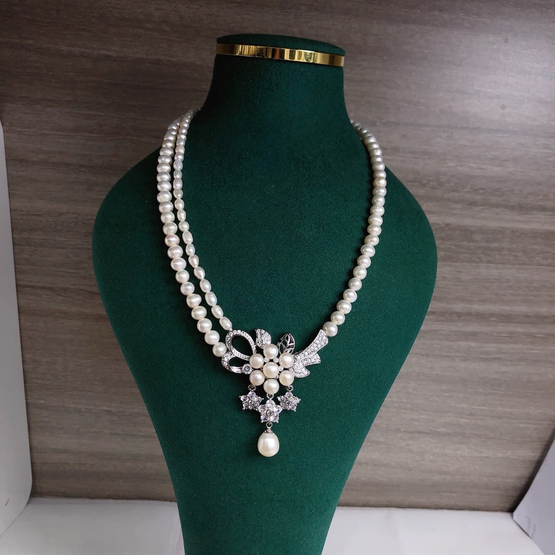Y-Shaped Necklace with 7-8mm Golden South Sea Akoya Pearls, 18K Gold - 5