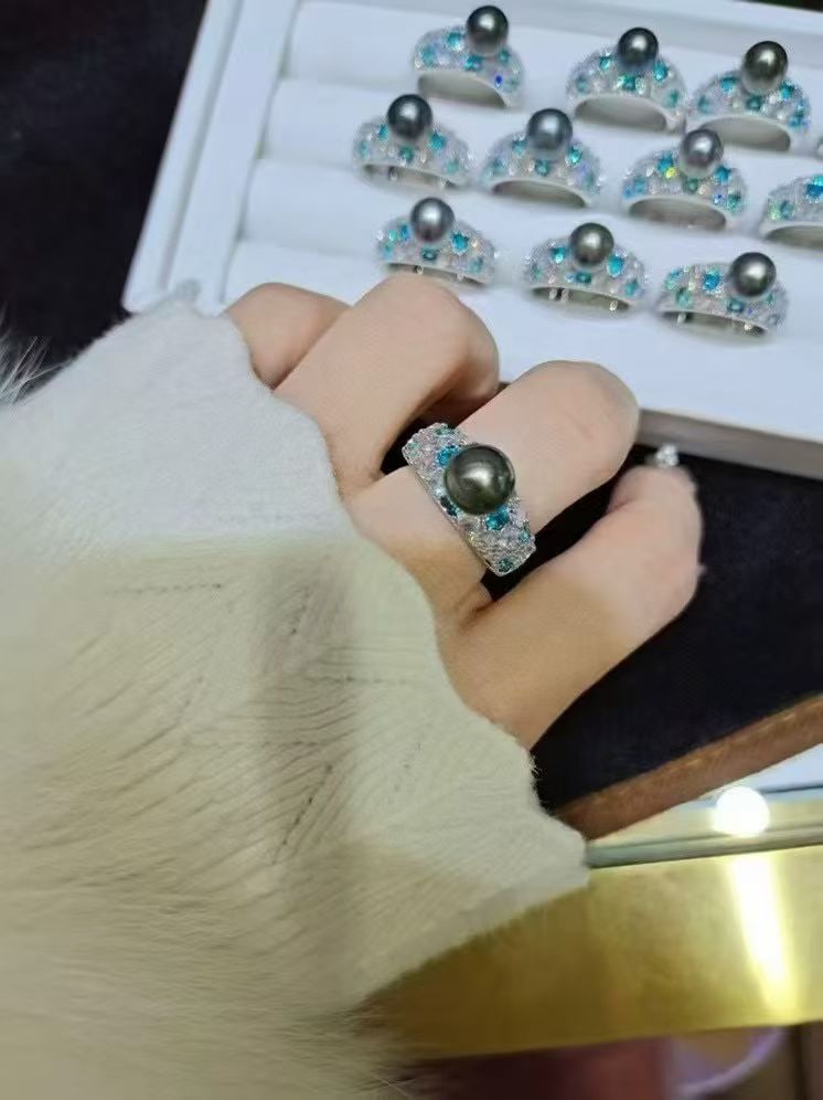 Adjustable Open Band Ring with 8-9mm Natural Tahitian Black Pearl, Sterling Silver: Title: Adjustable Open Band Ring with 8-9mm Natural Tahitian Black Pearl, Sterling Silver Description: Elegant open band ring featuring an 8-9mm natural Tahitian black pearl. Pearls are near-round,