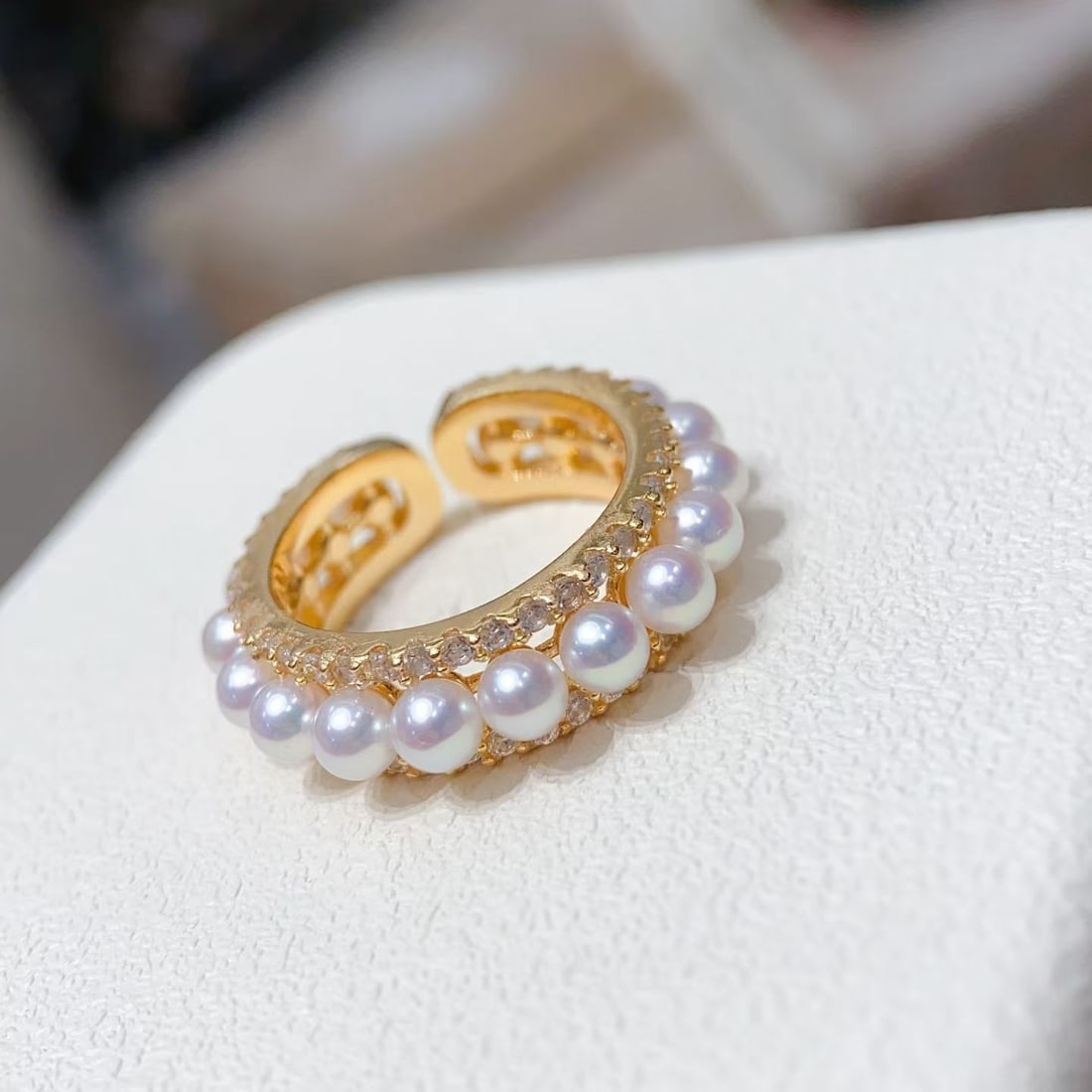 Full Circle Bracelet or Necklace with 17 x 3.5-4mm Aurora Freshwater Pearls, Sterling Silver: Title: Full Circle Bracelet or Necklace with 17 x 3.5-4mm Aurora Freshwater Pearls, Sterling Silver Description: Elegant piece featuring 17 near-round, flawless 3.5-4mm aurora freshwater pearls, metic