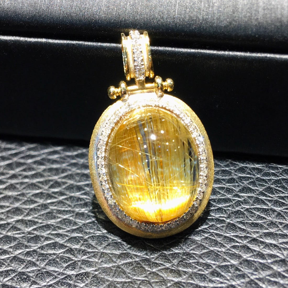 Natural Titanium Crystal Pendant with 18K Gold and Diamond Inlay, 24.7x14.8mm - 5