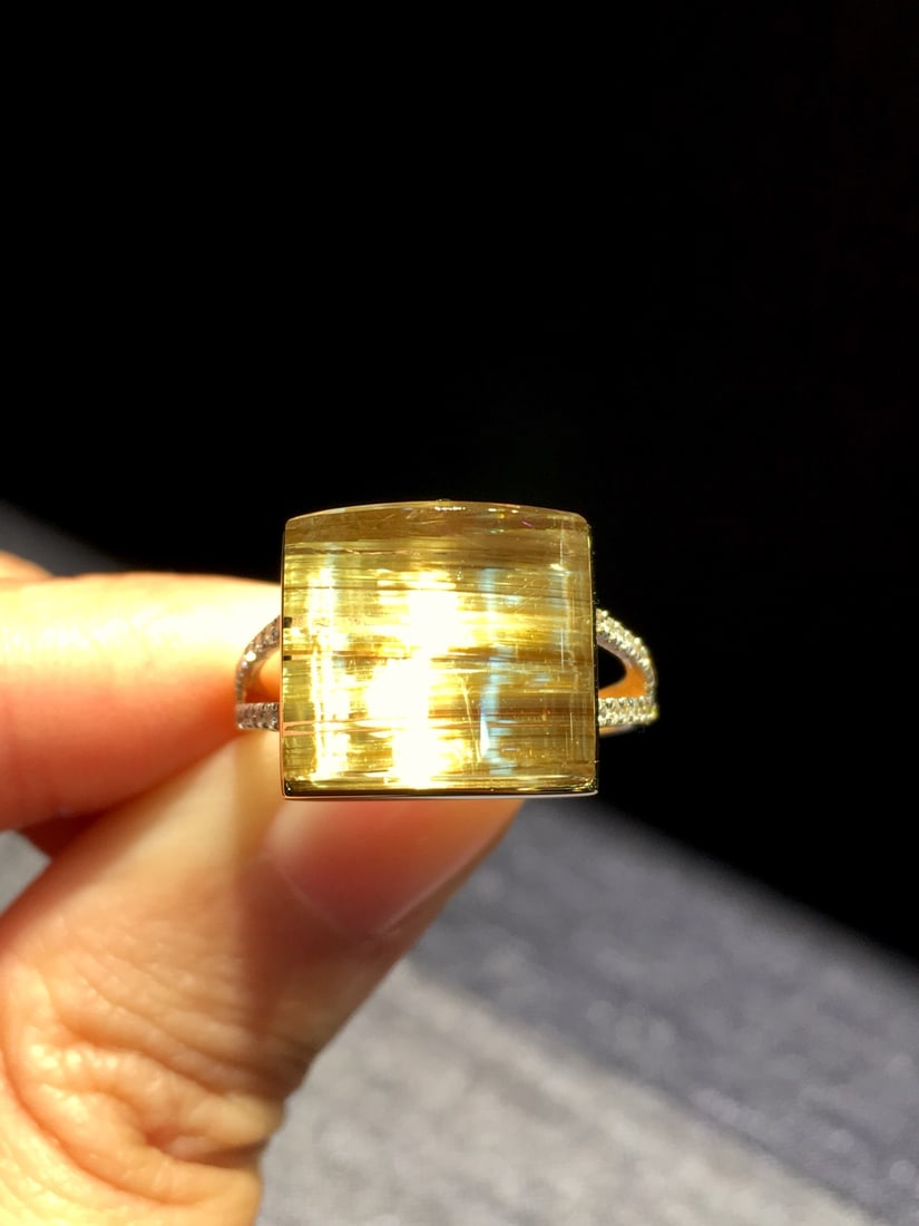 Natural Titanium Crystal Square Ring with 18K Gold and Diamond Inlay, 13x12mm: Title: Natural Titanium Crystal Square Ring with 18K Gold and Diamond Inlay, 13x12mm Description: Elegant square ring featuring a natural titanium crystal with strong cat's eye effect, set in 18K