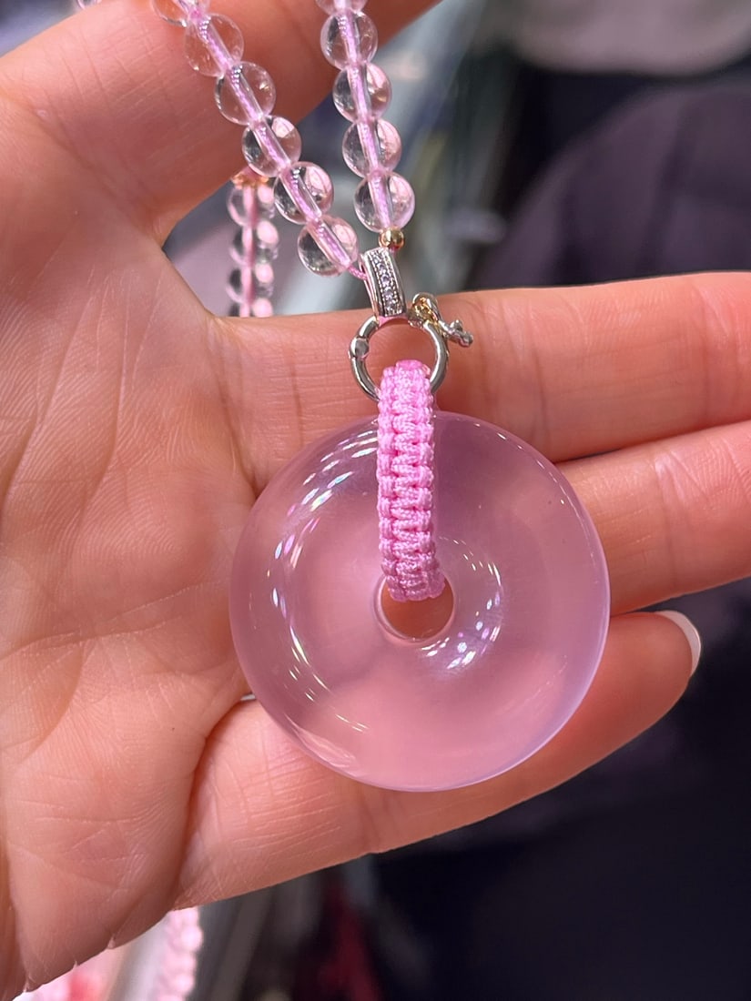 Natural Mozambique Star Ruby Carved "Peace" Pendant with 35x11mm Beads, Fashion Crystal Necklace: Title: Natural Mozambique Star Ruby Carved "Peace" Pendant with 35x11mm Beads, Fashion Crystal Necklace Description: Exquisite pendant featuring a natural Mozambique star ruby carved into a "Peace" mo