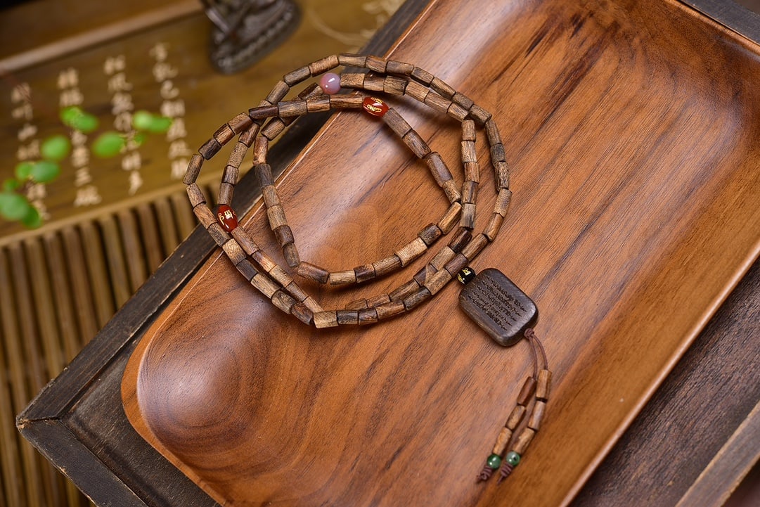 Natural Wild Agarwood Multi-Strand Bracelet with Red Agate Top Beads and Carved "Wu Shi" Pendant,: Title: Natural Wild Agarwood Multi-Strand Bracelet with Red Agate Top Beads and Carved "Wu Shi" Pendant, Approx. 17.63g Description: Elegant multi-strand bracelet featuring natural wild-aged agarwood