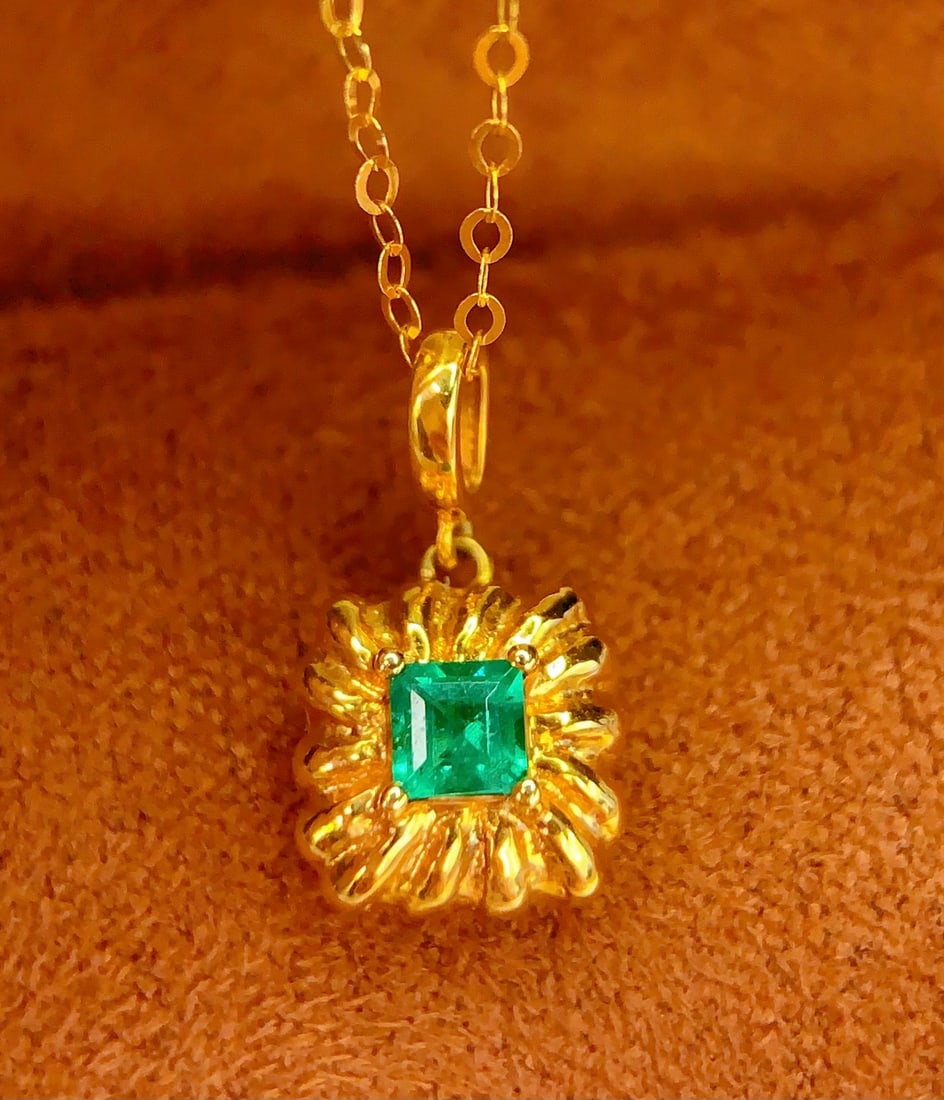 18K Gold Natural Emerald Pendant, 0.3ct, 1.37g - 2