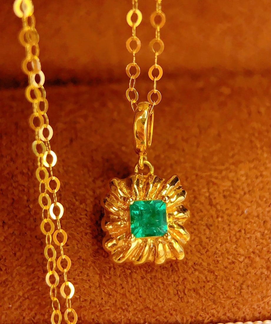 18K Gold Natural Emerald Pendant, 0.3ct, 1.37g - 3